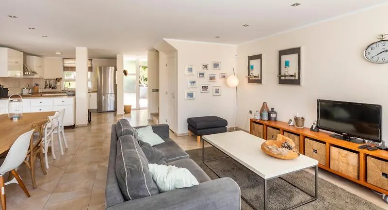 2016 Villa Moderna Al Canal Con 4 Habitaciones By Homeselectspain Empuriabrava Spain