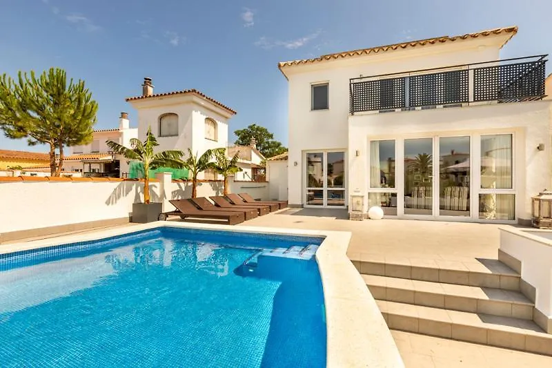 2016 Villa Moderna Al Canal Con 4 Habitaciones By Homeselectspain Empuriabrava 0*,  Spain
