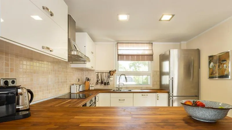 2016 Villa Moderna Al Canal Con 4 Habitaciones By Homeselectspain Empuriabrava Spain
