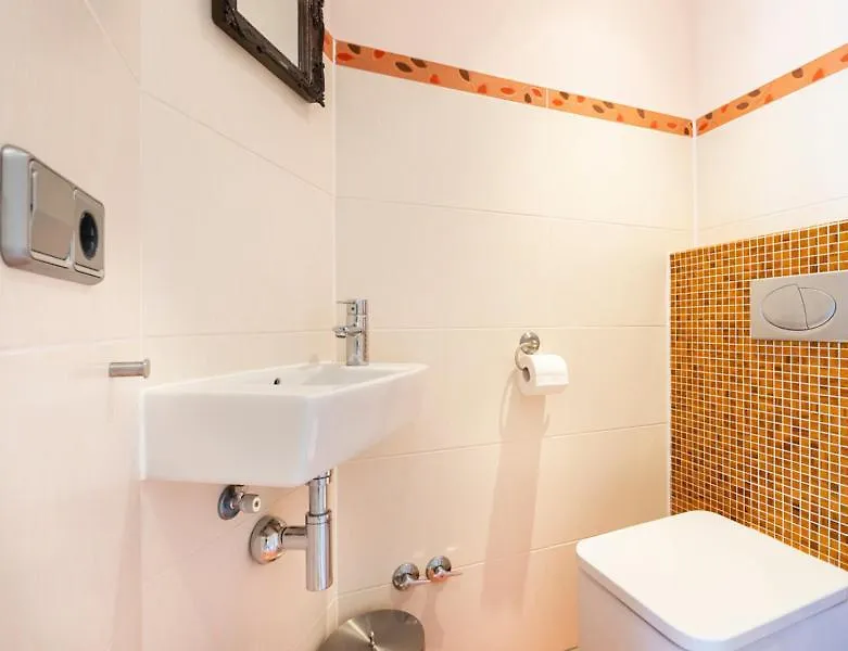 2016 Villa Moderna Al Canal Con 4 Habitaciones By Homeselectspain Empuriabrava