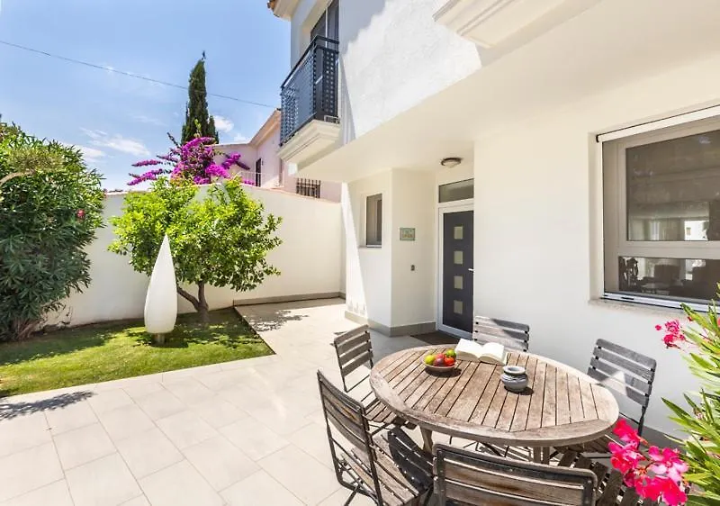 2016 Villa Moderna Al Canal Con 4 Habitaciones By Homeselectspain Empuriabrava