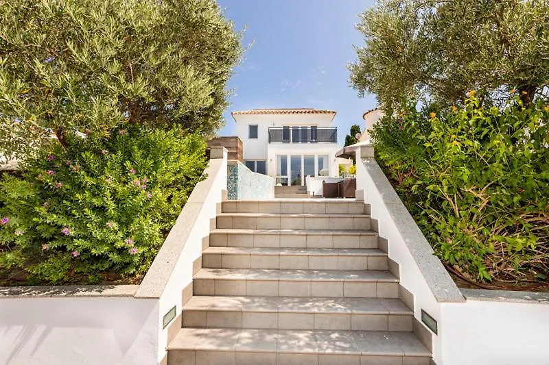 2016 Villa Moderna Al Canal Con 4 Habitaciones By Homeselectspain Empuriabrava