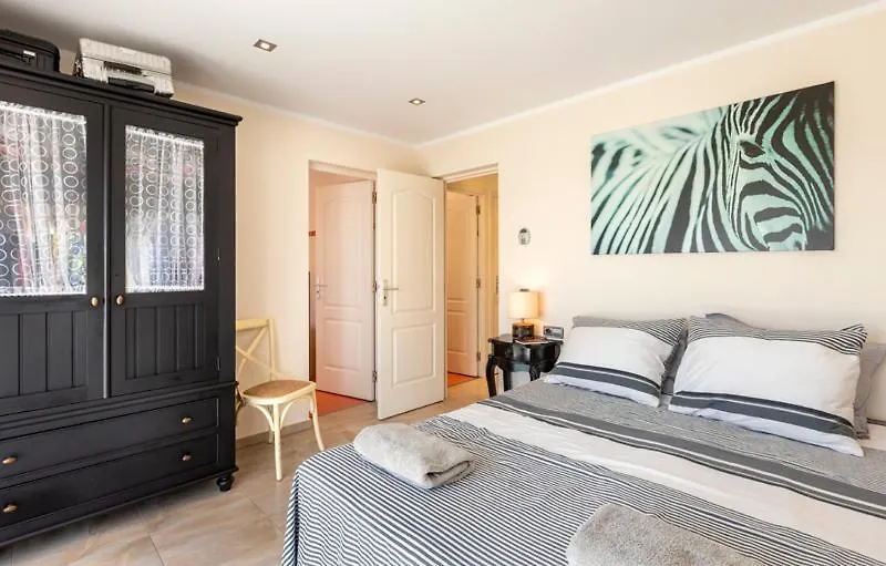 2016 Villa Moderna Al Canal Con 4 Habitaciones By Homeselectspain Empuriabrava