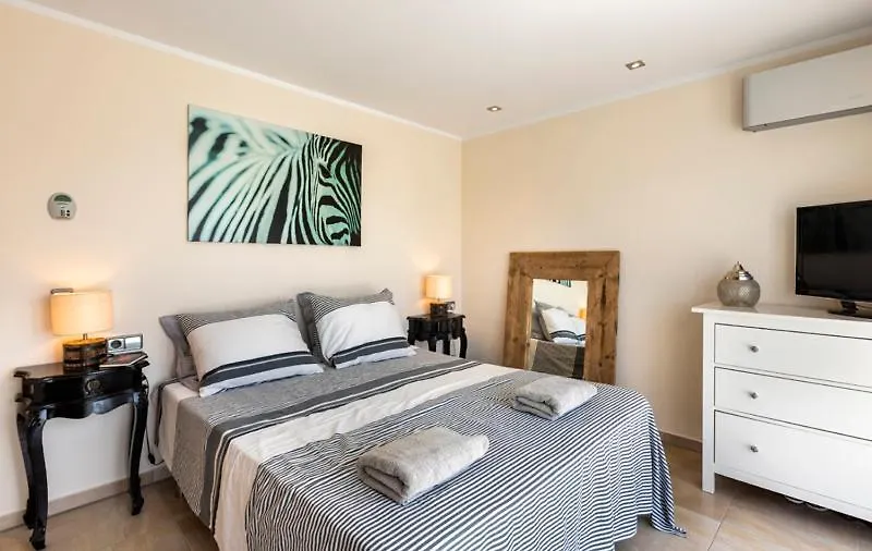 2016 Villa Moderna Al Canal Con 4 Habitaciones By Homeselectspain Empuriabrava Spain