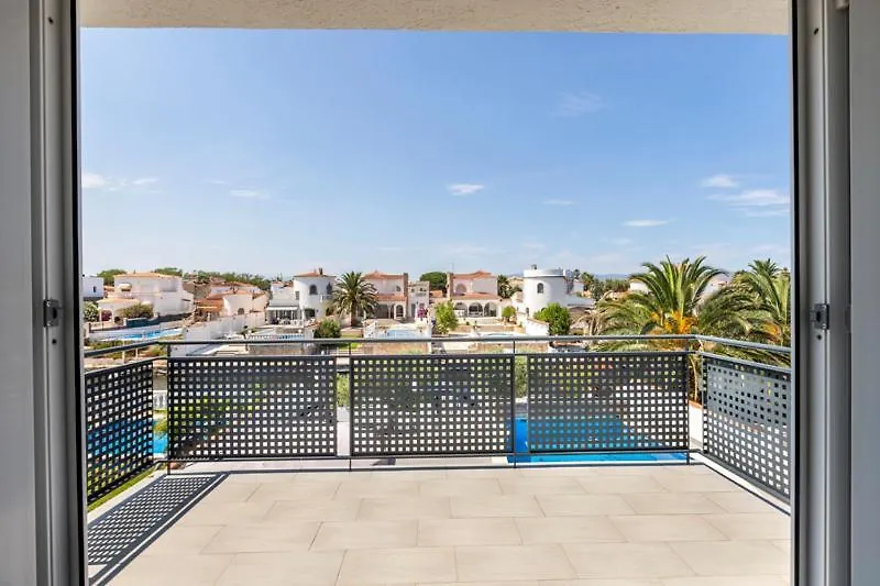 2016 Villa Moderna Al Canal Con 4 Habitaciones By Homeselectspain Empuriabrava 0*,